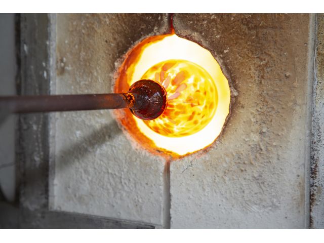 この時の炉内の温度は1300度以上!光り輝く炎の芸術です。