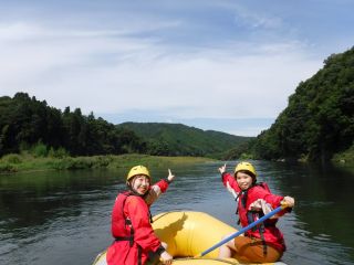 昔ながらの里山の原風景が残る自然豊かな那珂川でのラフティングツアーです。初心者向けの企画ですので安心してご参加ください