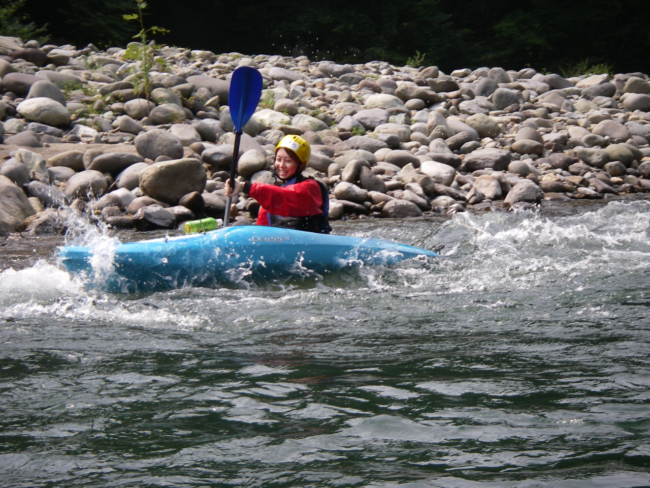 鬼怒川の流れの早い瀬を爽快にカヤックダウンリバーツーリング!