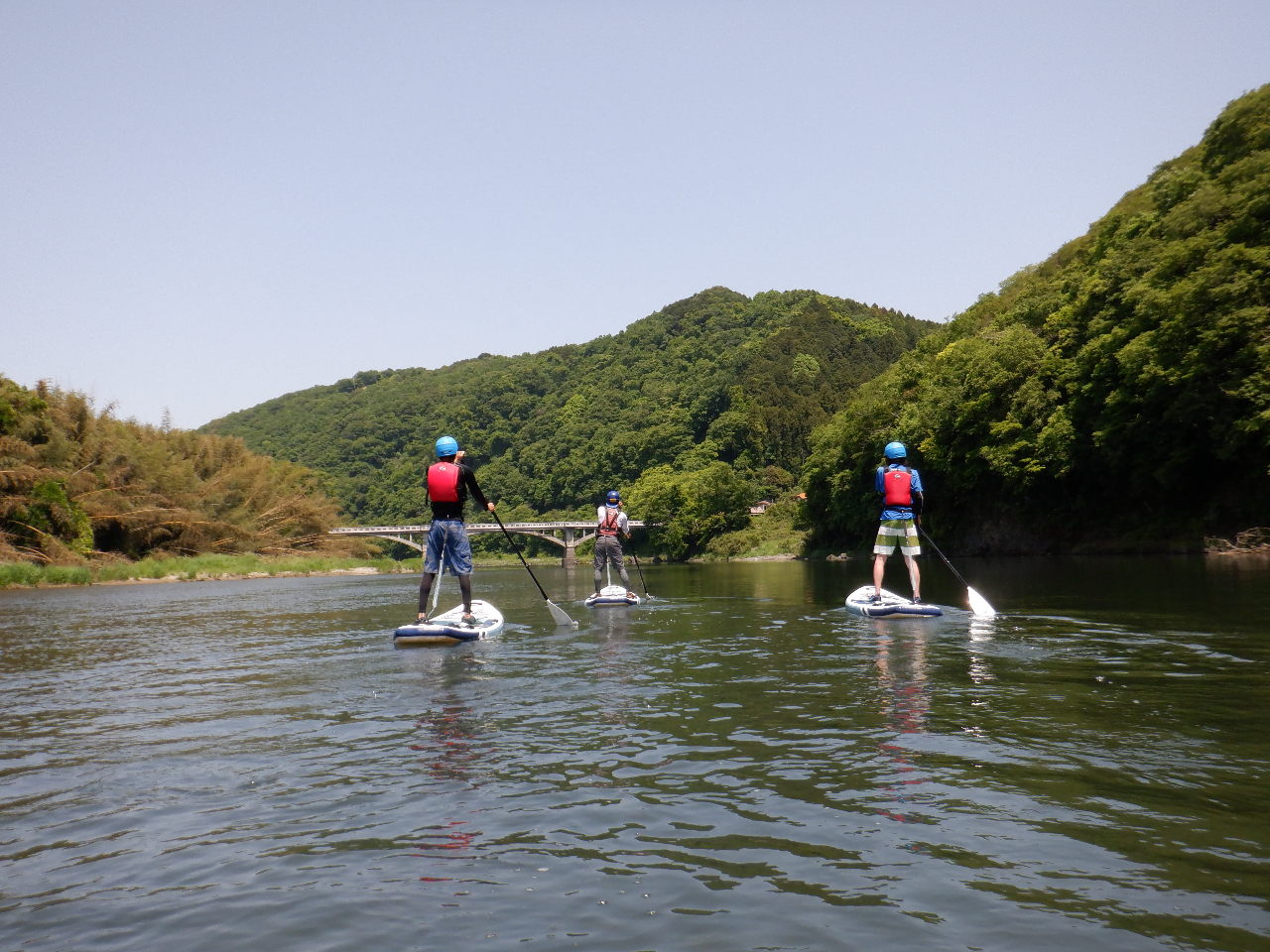 関東の嵐山と言われる那須烏山市宮原地区の那珂川でのSUP(スタンドアップパドルボード)ツアーです。初心者向けの企画ですので安心してご参加ください