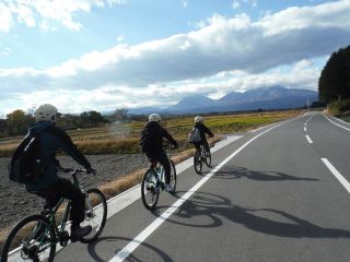 鬼怒川のパワースポットを目指してサイクリング。日光連山を眺めながら走りましょう。 お客様のペースで進みますので初心者もご安心ください。