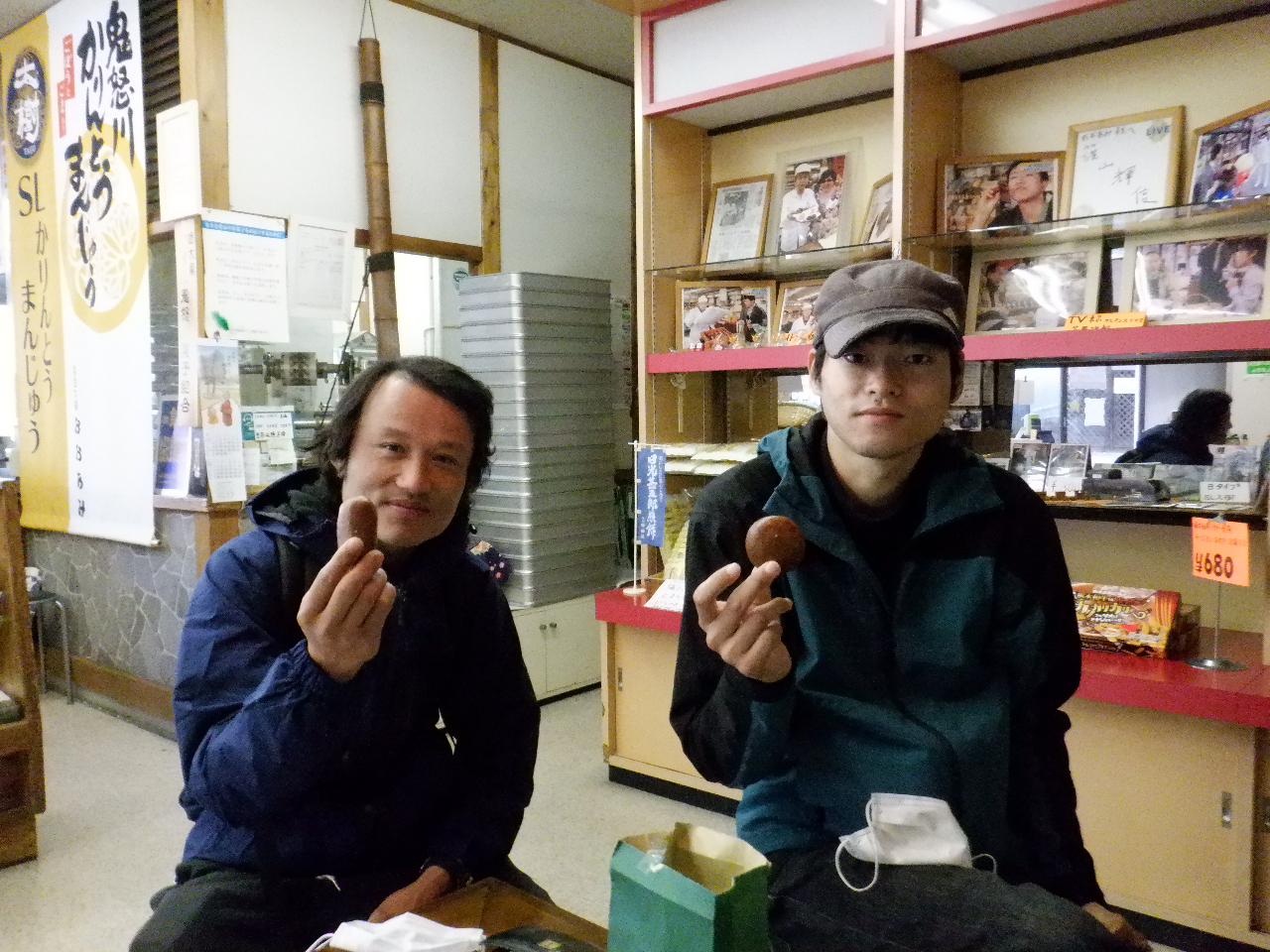 徳川家ゆかりの和菓子屋さんでおやつタイム。無料サービスです。