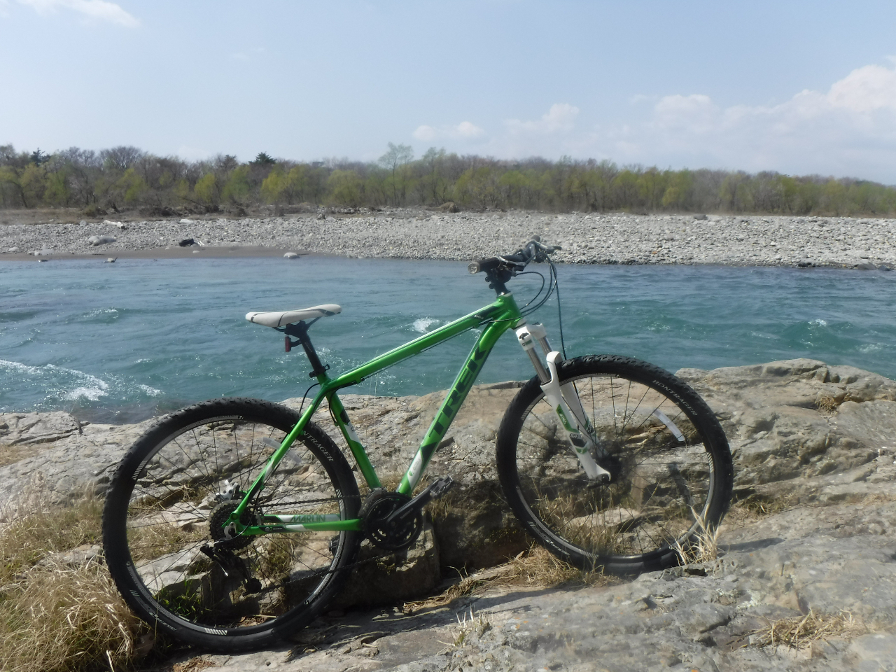 使用するマウンテンバイクは米国製のトレックかスペシャライズドになります。操作性や機動力抜群です。