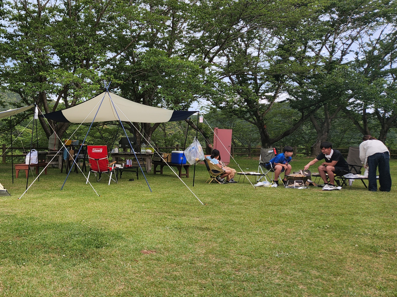 テントやタープを持ち込んでのデイキャンプも可能です。