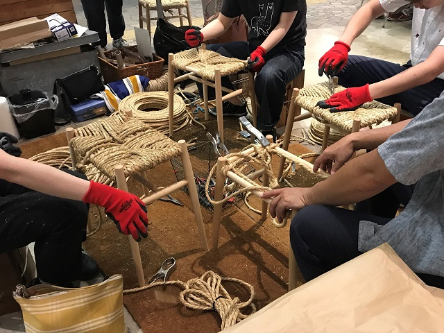 中級【天然無垢/天然木】『わら縄編み座面のスツール作り