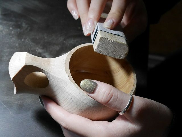 ヤスリで成型するのが大変なら、角をサンドペーパーで研磨するところからでも、あと、oilを塗って仕上がります。