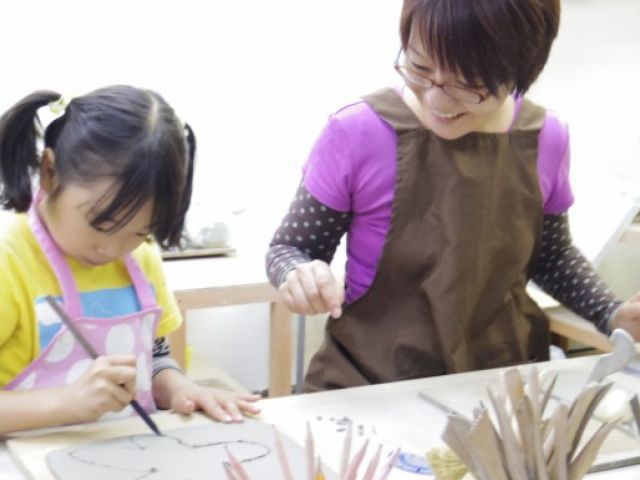 難しそうに見えますが、講師が丁寧にサポートしますので初めてでも必ず作れます♪親子・ご家族での体験お待ちしております!