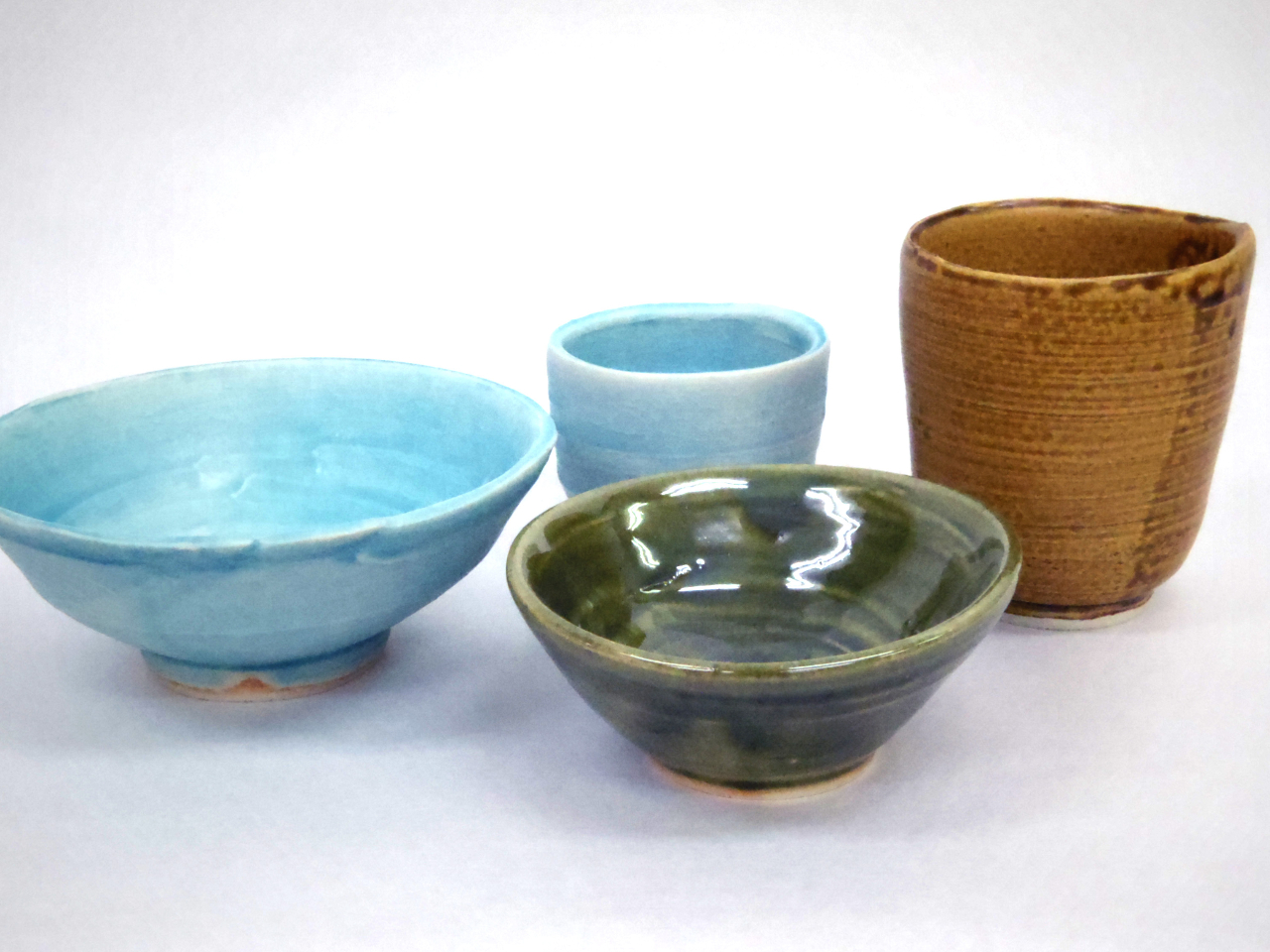 電動ロクロで形を作った後に、ハート型にすることもできます。大事な方へのプレゼントにもおすすめです!