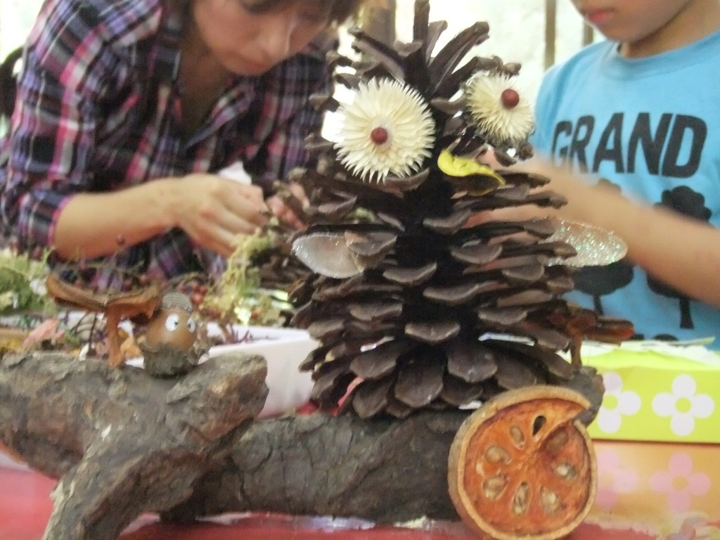 秋限定プラン ネイチャークラフト体験 自然な木の実など手に触れて自分だけのオブジェつくり Npo法人ごんはる じゃらん遊び体験