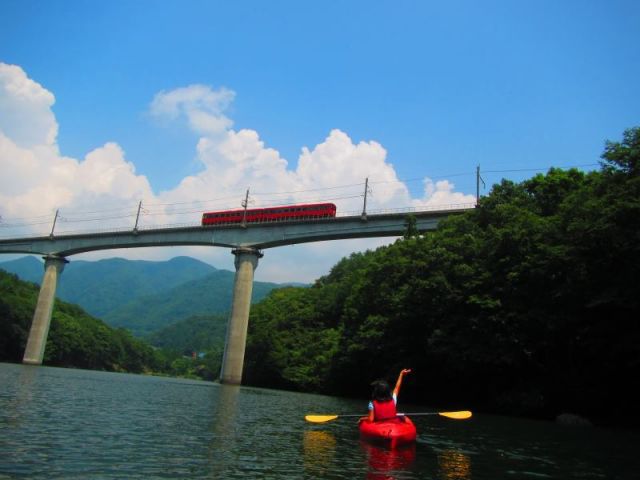 カヌーから野岩鉄道が見えます!!