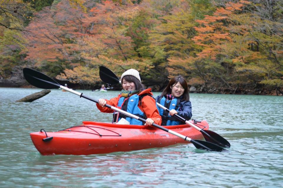 紅葉狩りはカヌーで(^O^)/