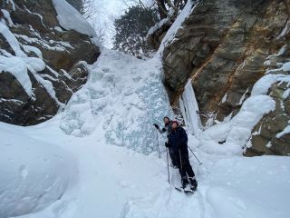 スノーシューハイクの目的地である氷瀑(ノシ滝)