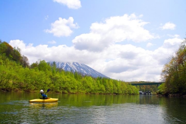 【ニセコ・1グループ・ファミリー・プライベートツアー】お散歩川くだりカヤックツア...