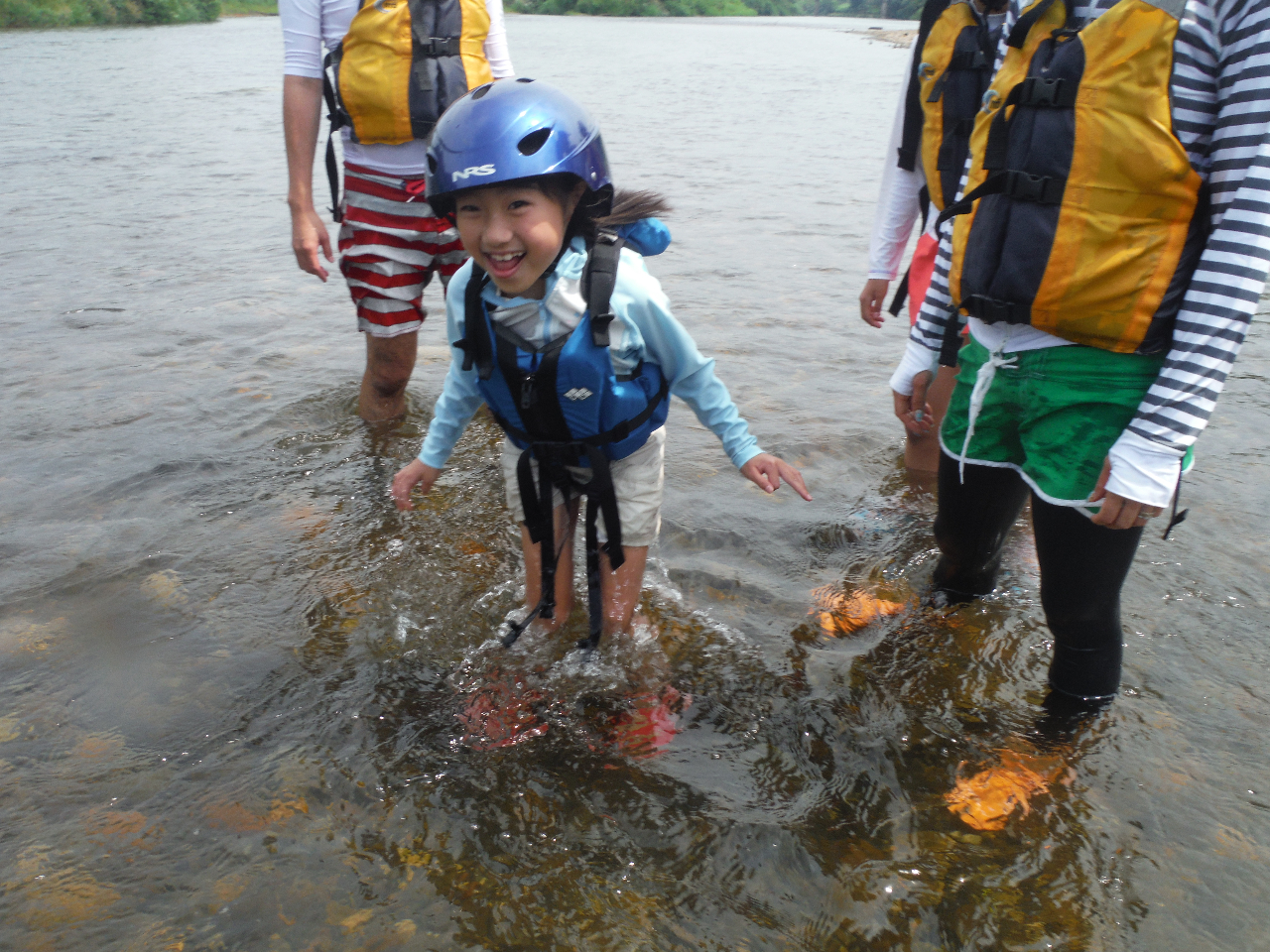 【ニセコ・1グループ・ファミリー・プライベートツアー】お散歩川くだりラフティング...