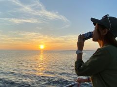 沈みゆく夕陽を見ながら飲むビールは格別!