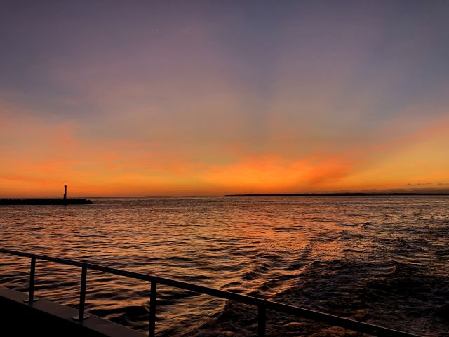 太陽が沈んだあと刻々と変わる空の色