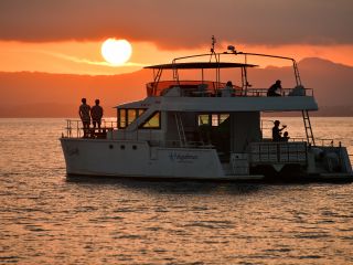 石垣島 サンセットクルーズ ダイナミックな夕陽を眺める 黄金色に輝くマジックアワーで感動体験 1ドリンク付 ぷしぃぬしま石垣店 じゃらん遊び体験