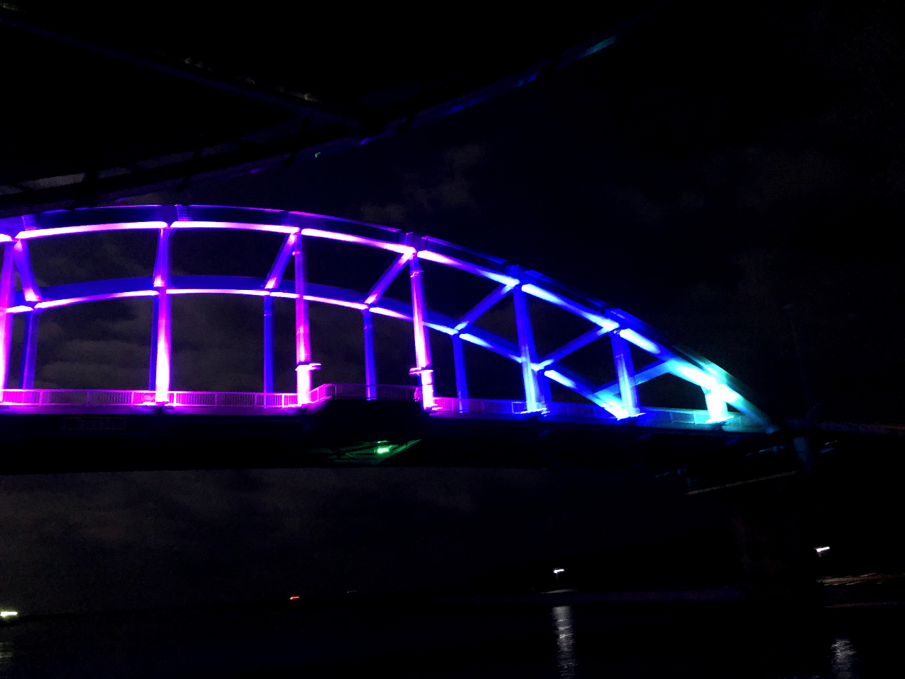 ⎞ԂɂĐFςATUQ[gubW