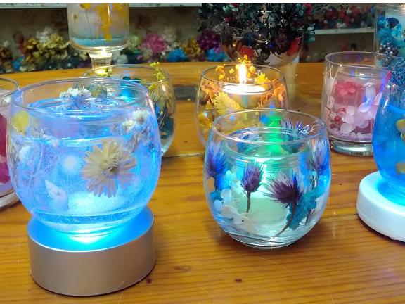 ジェルボタニカルキャンドル体験 名駅徒歩4分 透明感のあるジェルキャンドルと植物で癒し体験しませんか 選べる花 材は約300種類 簡単キレイ 伝統工芸作家が教えます 陶芸 ガラス キャンドルフラワー教室 ちよ野 名古屋駅前本店 じゃらん遊び体験 ジェルボタニカルキャンドル体験 名駅徒歩4分 透明感のあるジェルキャンドルと植物で癒し体験しませんか 選べる花 材は約300種類 簡単キレイ 伝統工芸作家が教えます 陶芸 ガラス キャンドルフラワー教室 ちよ野 名古屋駅前本店 じゃらん遊び体験