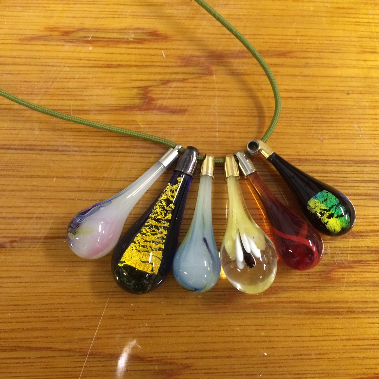 ���ЂƂ�Q����ł��܂��B�y�A�̐F�Ⴂ��͗l�Ⴂ���\�ł��B�Y��Ȗ͗l������₷���̂ł����ߖ͗l������܂��B