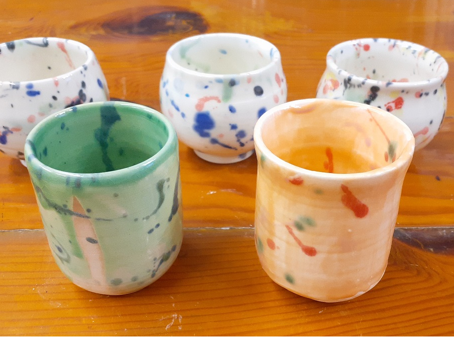 ������i�B����Ȋ����Ŕ���F��h���ė΂�s���N�ŐF���t�����܂��B�F�̓V�[�Y���ŕς��܂��B