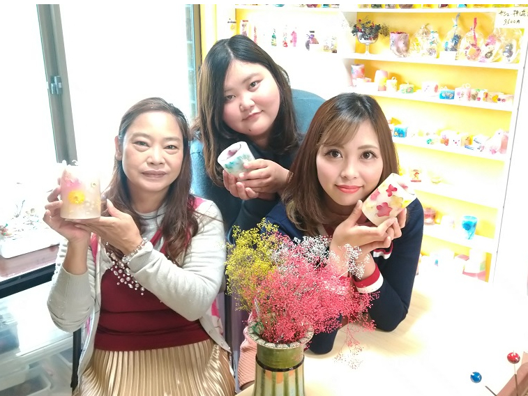 �O���[�v���ЁA�J�b�v����q������ɂ��y���߂�悤�ɉԍނ�ޗ��͕��L�����낦�Ă���܂��B