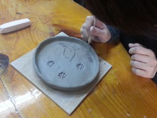 地元の色にこだわり、日本初の黄色、瀬戸の黄瀬戸です。他にも色あります。