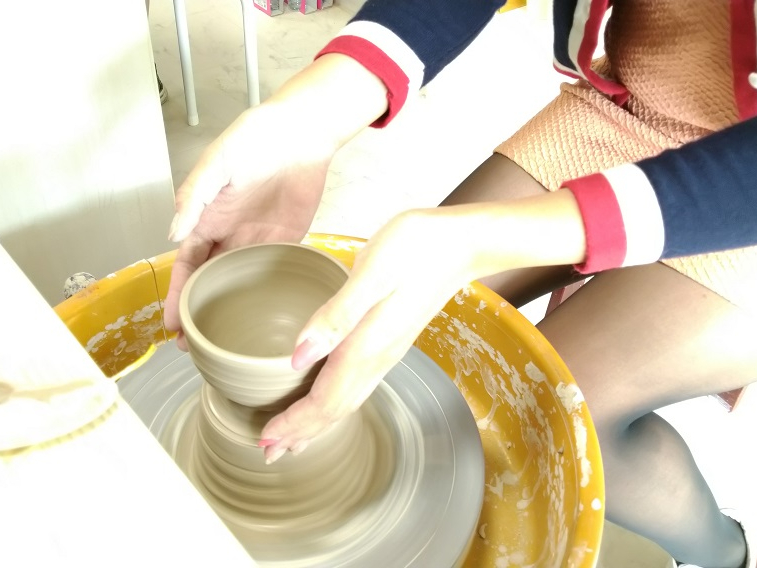 ろくろ1個制作+練習付き☆名駅店】ろくろ＋模様描き＋色塗り+作る練習