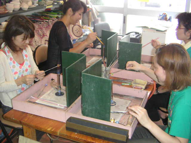 ����Ȋ����ŋ����ł͍���Ă܂��B1�x��10�l�͓���܂��B