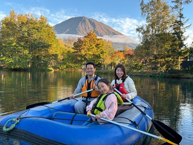 10月の紅葉と羊蹄山