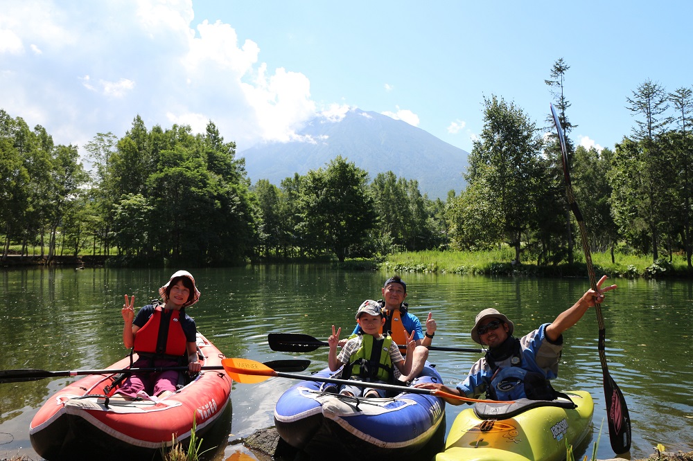 雄大な羊蹄山を眺めながらカヌー体験。