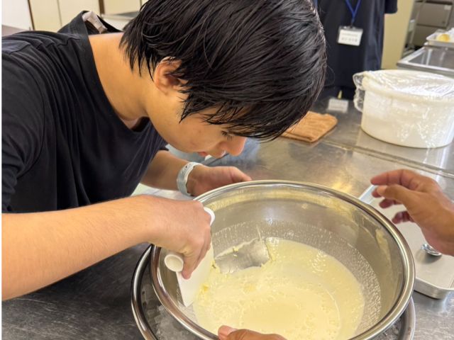 楽しく美味しいアイスを作りましょう!小さなお子様から体験できます