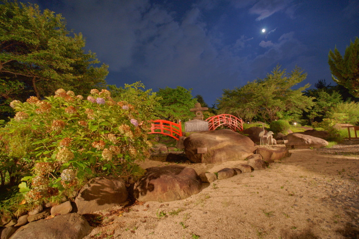 夜は星空や月に毎日違う雲が綺麗に見えるのも魅力的