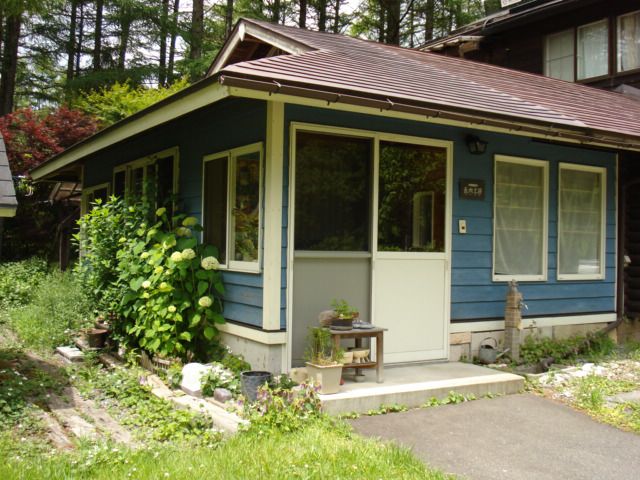 長内工房は岩手の人気観光スポット、小岩井農場と八幡平の中間の岩手山麓にあります。林の中の静かな工房です。