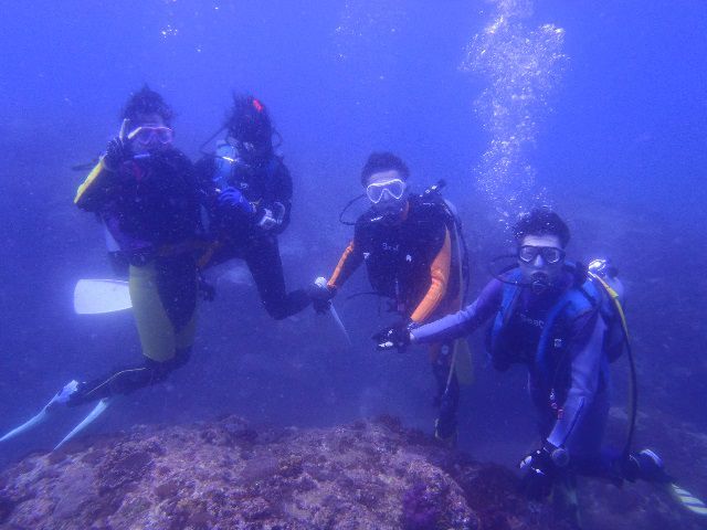 宮崎南郷のブルーの海中でブクブク・・