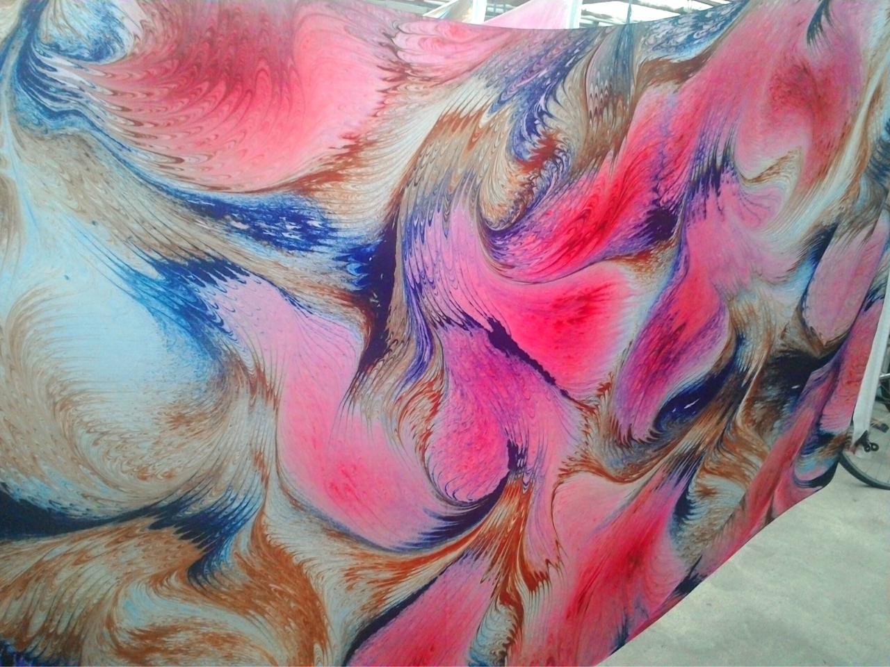 完成品のストールです、かなり大きいです。切り分けることもできます。