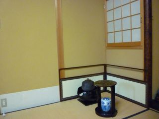 本格的なお茶室で茶会を楽しんで下さい。とても良い雰囲気です!