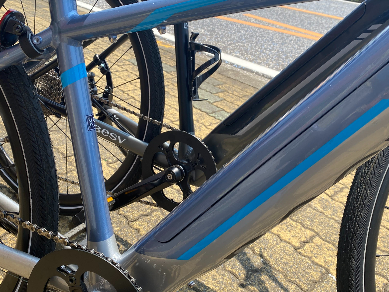 �_�E���`���[�u�Ƀo�b�e���[����������Ă���̂Ō����ڂ��X�^�C���b�V��