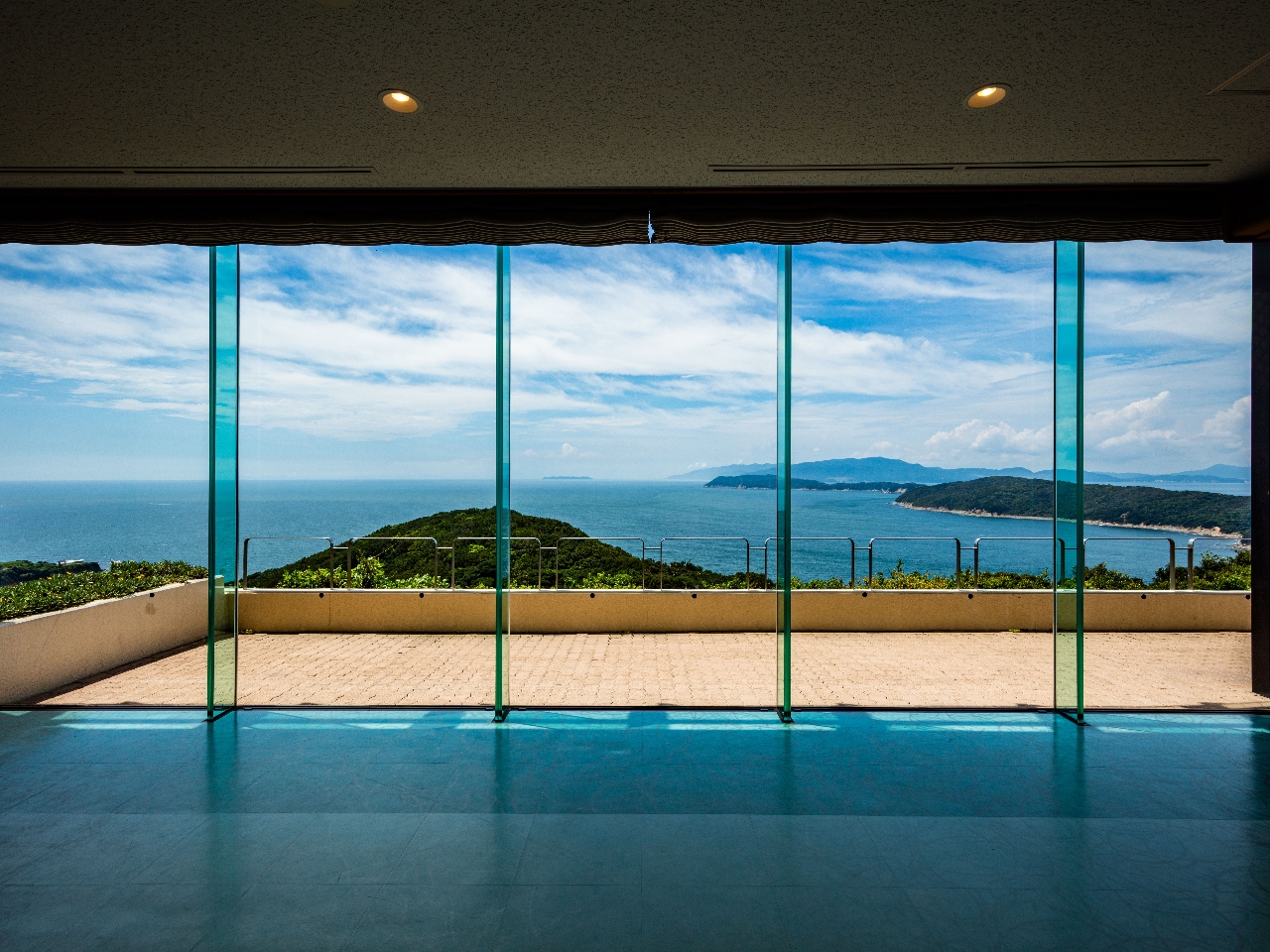 1Kr[B֓Α傫ȊĜ悤Ȑiqlo}܂B