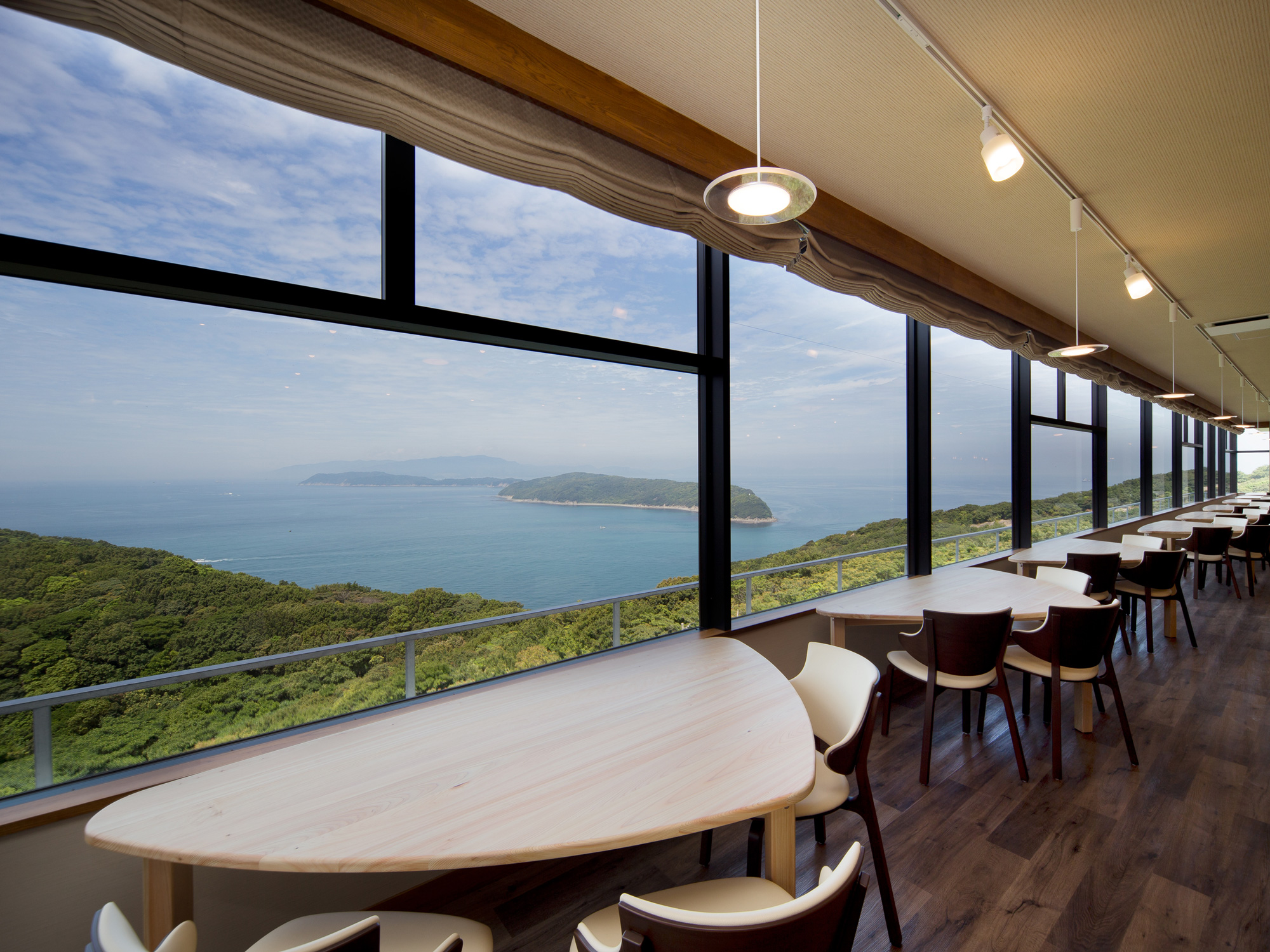 紀淡海峡一望のレストラン「オーシャンダイニング 紀伊の国」