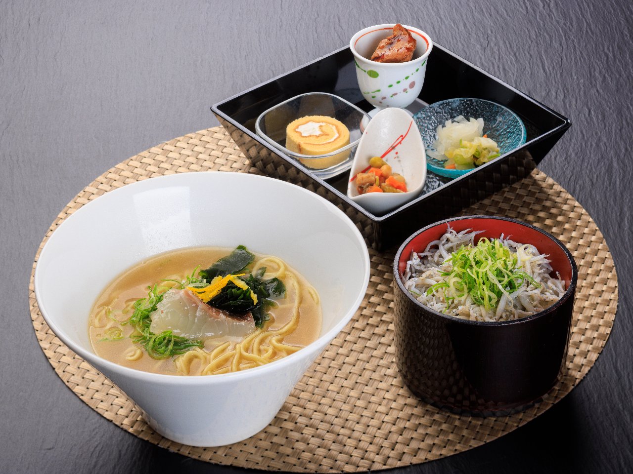 HlCm1.⃉[炷Zbg1700~BɂHECNȂǂpӂĂ܂B