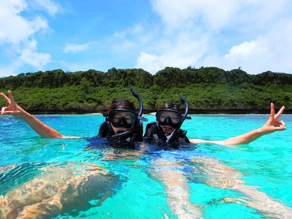 波風の影響で水納島へ行けない場合でも、瀬底島や本島近海でたくさんの珊瑚やお魚が見れるポイントにて開催します♪