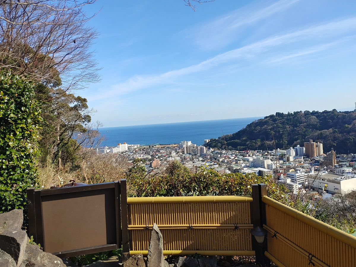 湯河原の海・山・街が一望できます。日頃の疲れをリフレッシュしてくださいませ!