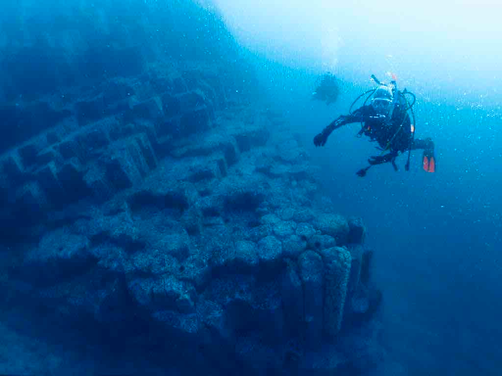 海況が良ければ、地形ポイントでもダイビング!