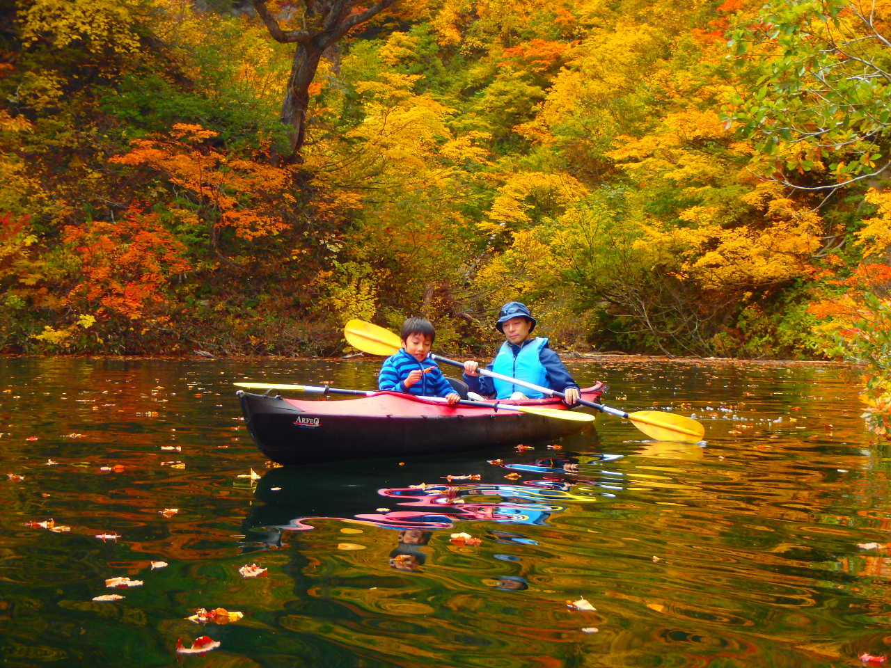 紅葉の奥利根湖