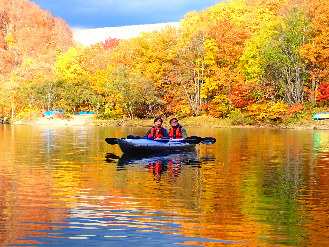 洞元湖から奈良俣ダム