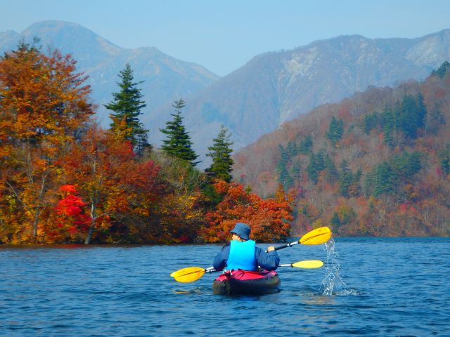 晩秋の奥利根湖
