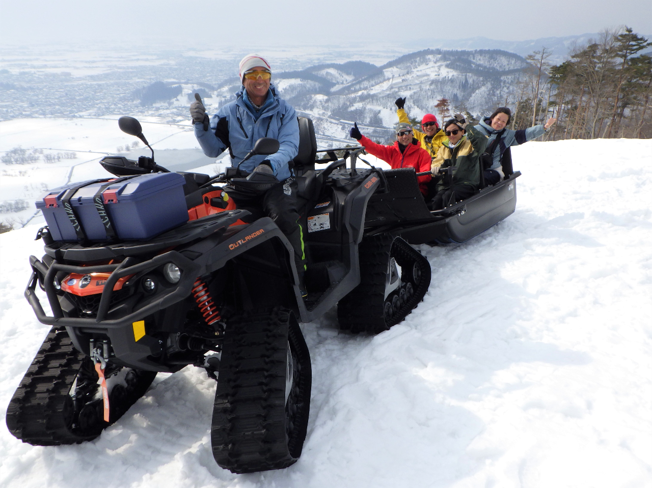 ソリに乗って楽々登頂!白銀の十分一山プライベートツアー