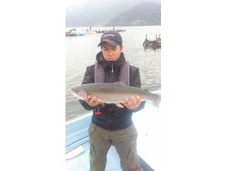 大物が釣れることも!是非芦ノ湖で手ぶらで釣りをお楽しみください!