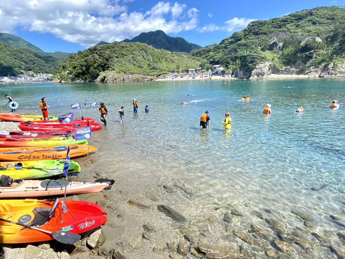 �x�e���Ԃɂ͉j���ŗV�ڂ��I